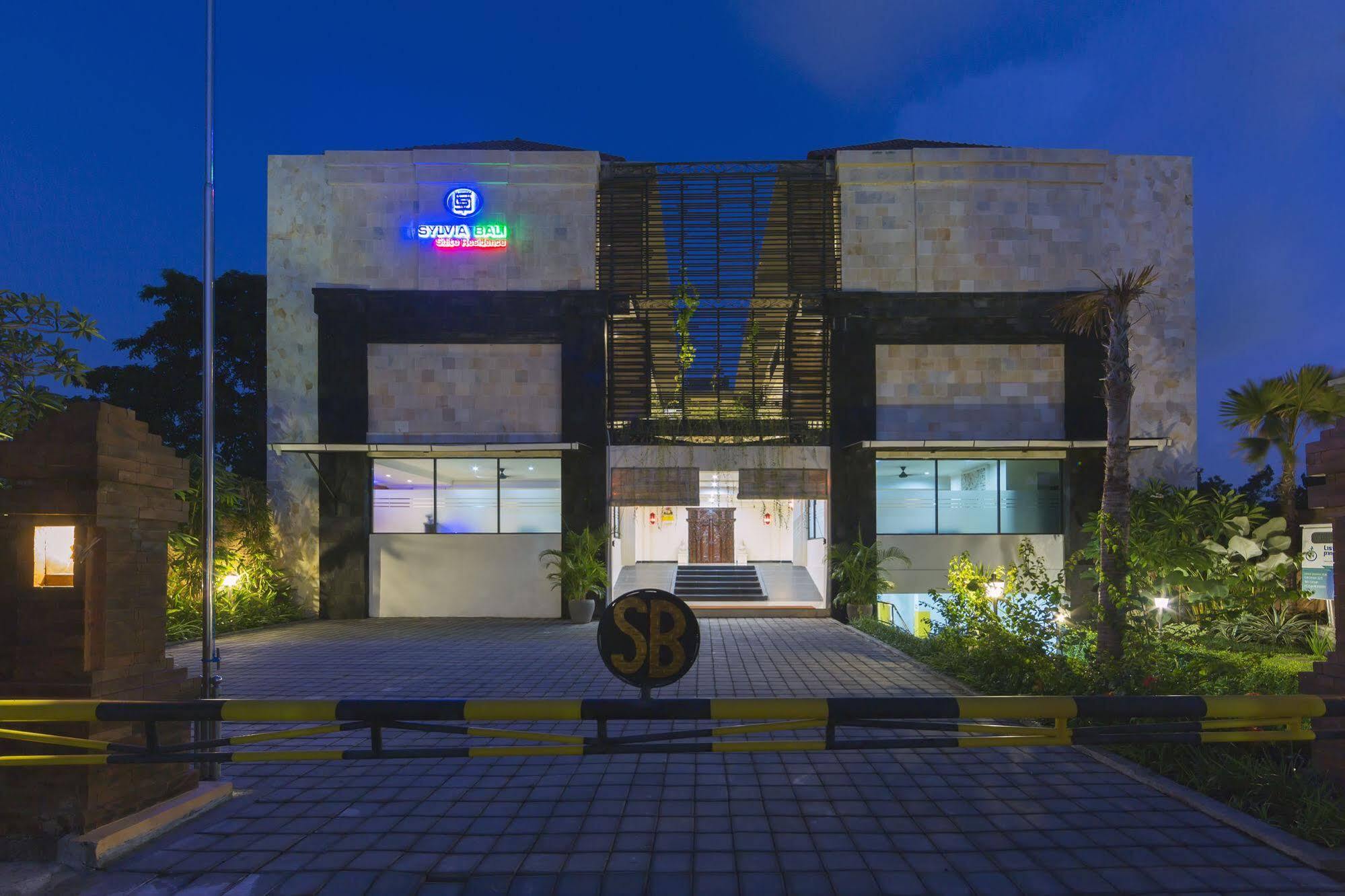Reddoorz Plus Near Mall Bali Galeria 2 Denpasar Eksteriør bilde